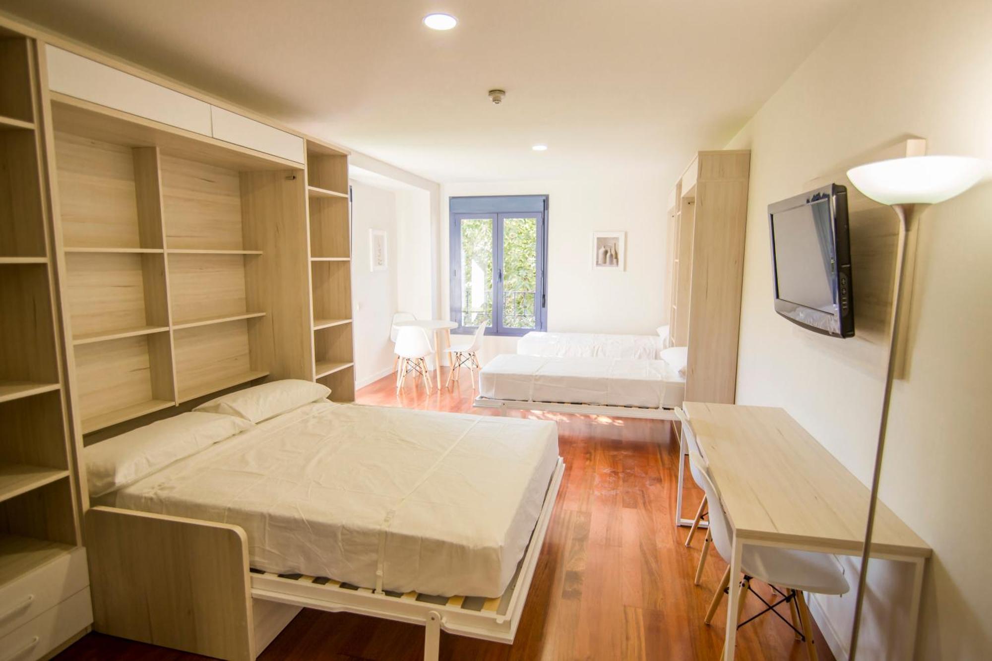 Apartamentos Plaza De Santiago - Estudios Turisticos - 1 Llave Pinto Ngoại thất bức ảnh