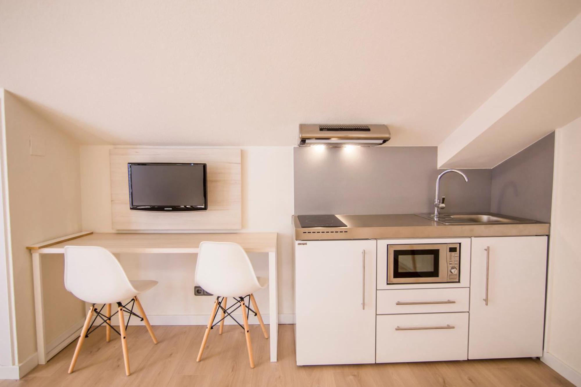 Apartamentos Plaza De Santiago - Estudios Turisticos - 1 Llave Pinto Ngoại thất bức ảnh