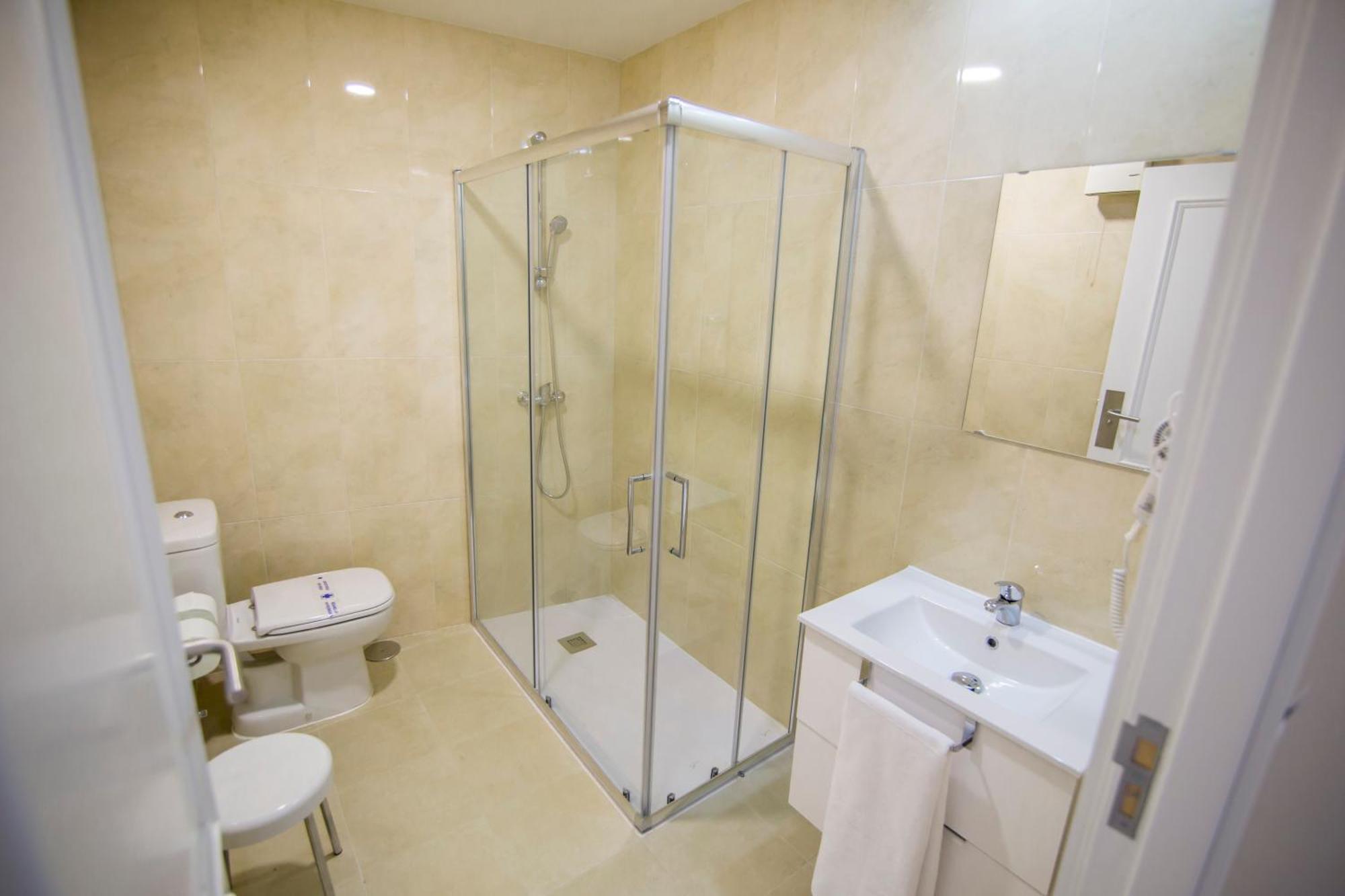 Apartamentos Plaza De Santiago - Estudios Turisticos - 1 Llave Pinto Ngoại thất bức ảnh