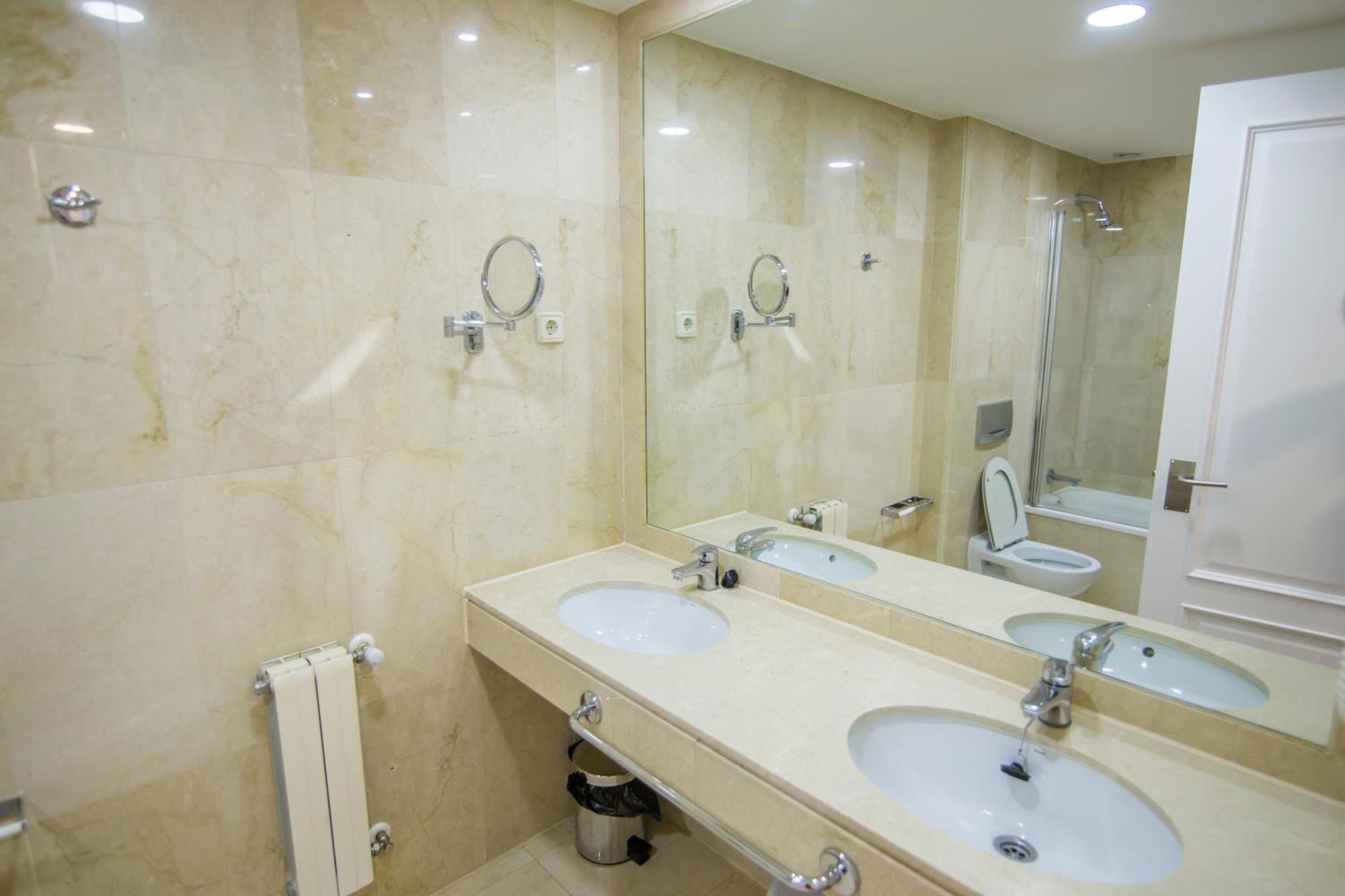 Apartamentos Plaza De Santiago - Estudios Turisticos - 1 Llave Pinto Ngoại thất bức ảnh