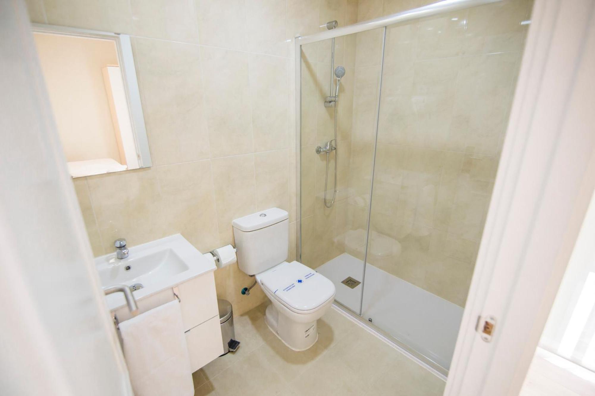 Apartamentos Plaza De Santiago - Estudios Turisticos - 1 Llave Pinto Ngoại thất bức ảnh