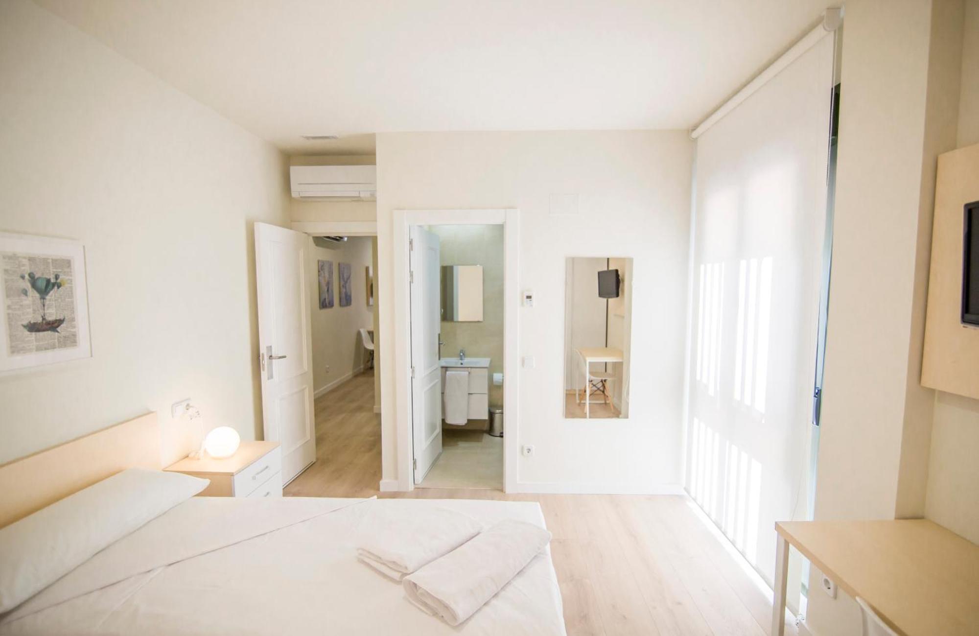 Apartamentos Plaza De Santiago - Estudios Turisticos - 1 Llave Pinto Ngoại thất bức ảnh