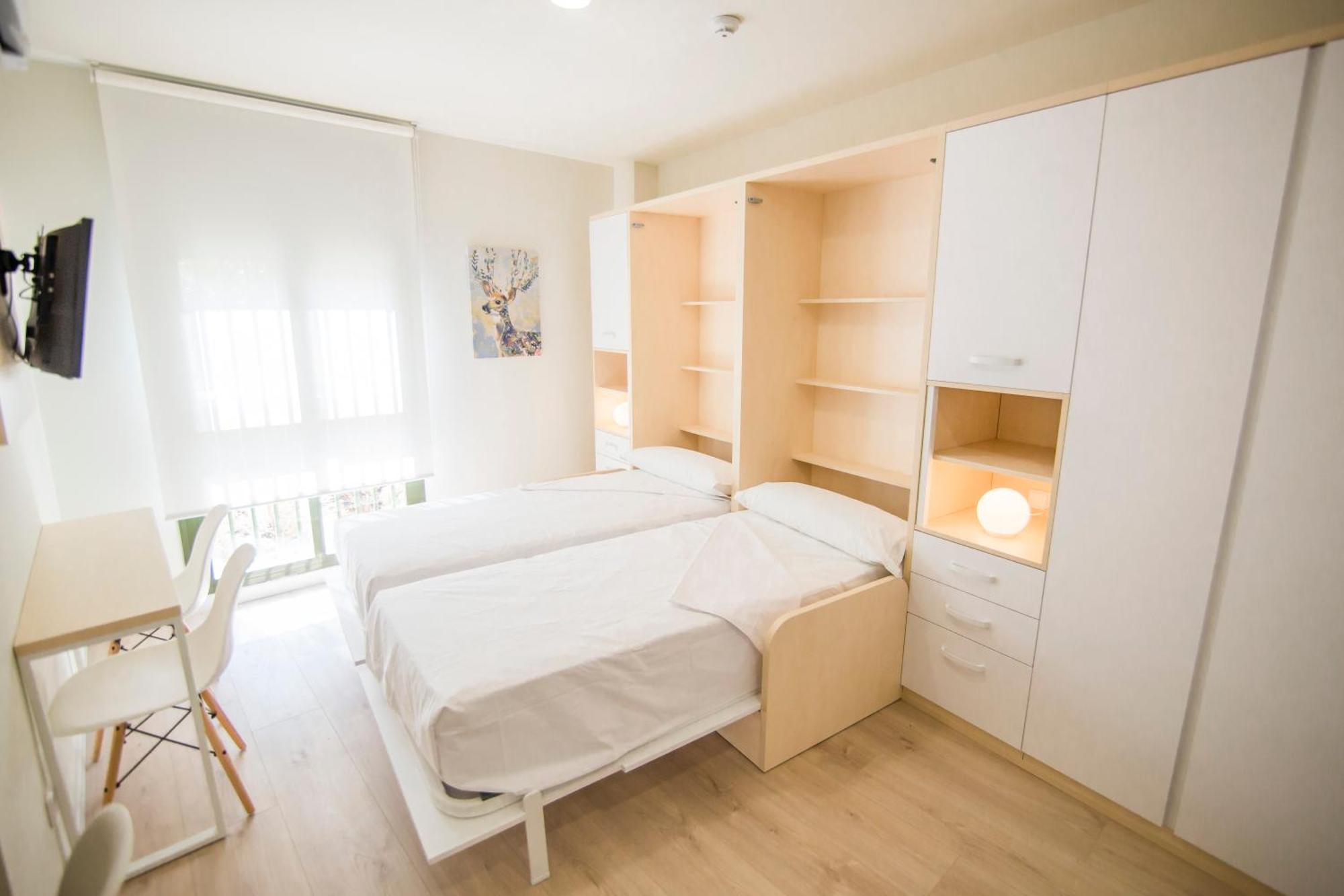 Apartamentos Plaza De Santiago - Estudios Turisticos - 1 Llave Pinto Ngoại thất bức ảnh