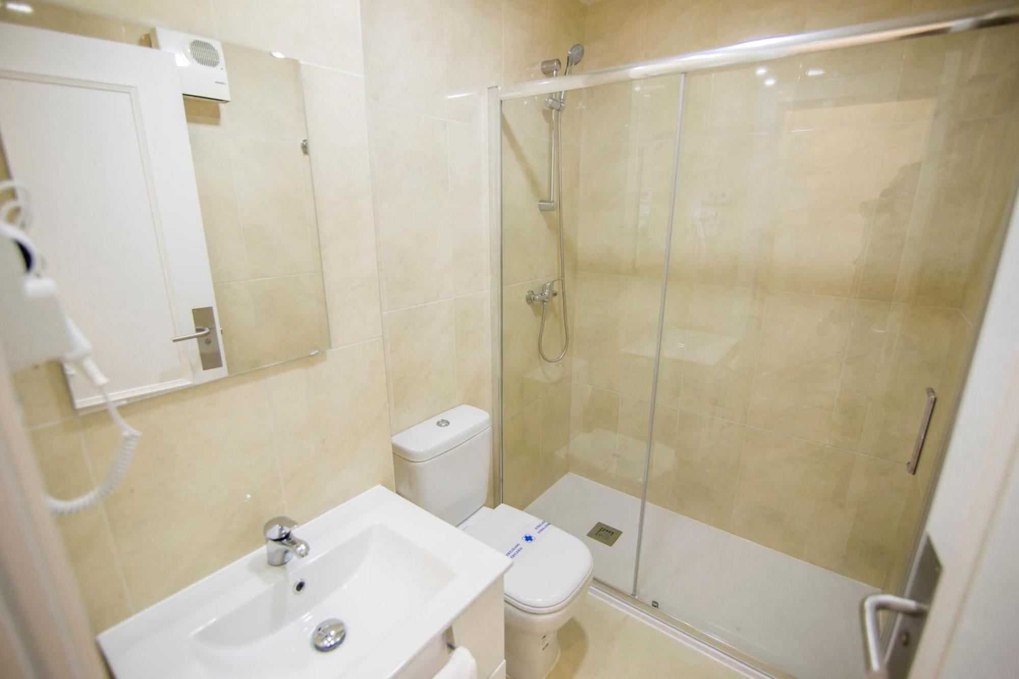 Apartamentos Plaza De Santiago - Estudios Turisticos - 1 Llave Pinto Ngoại thất bức ảnh
