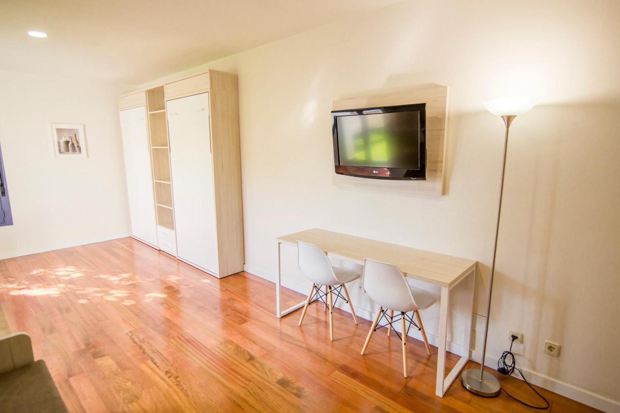 Apartamentos Plaza De Santiago - Estudios Turisticos - 1 Llave Pinto Ngoại thất bức ảnh