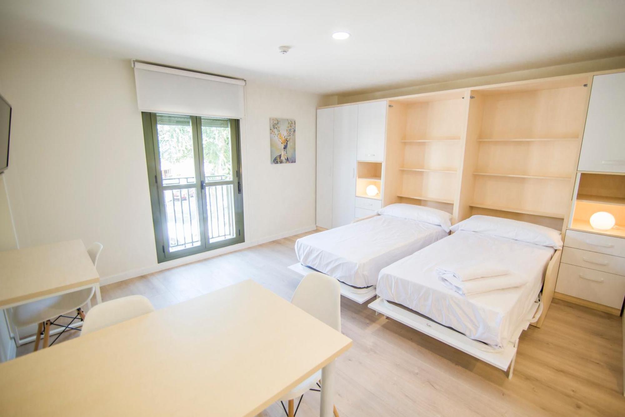 Apartamentos Plaza De Santiago - Estudios Turisticos - 1 Llave Pinto Ngoại thất bức ảnh