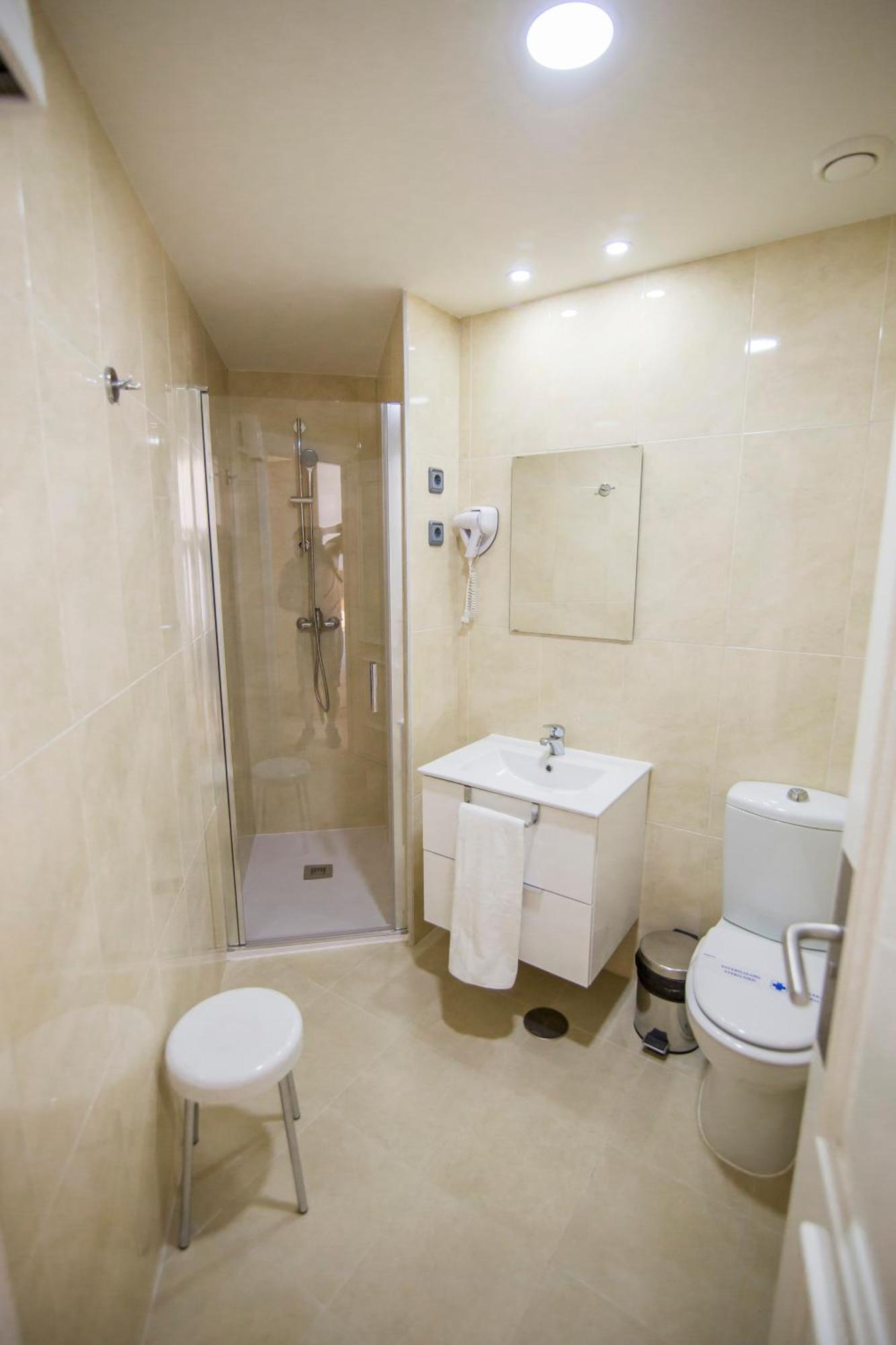 Apartamentos Plaza De Santiago - Estudios Turisticos - 1 Llave Pinto Ngoại thất bức ảnh
