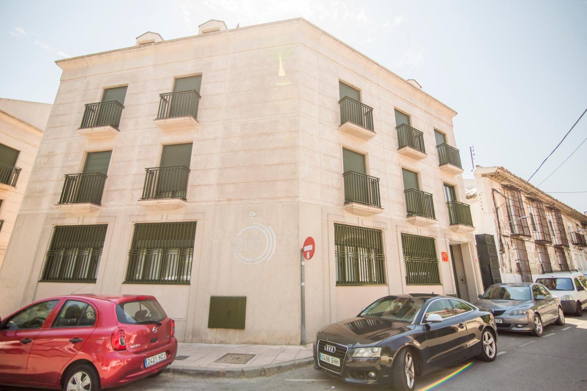 Apartamentos Plaza De Santiago - Estudios Turisticos - 1 Llave Pinto Ngoại thất bức ảnh