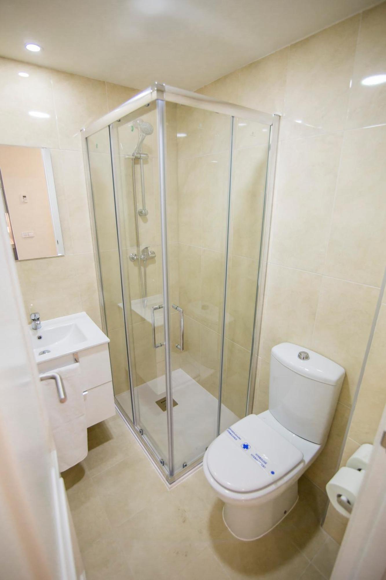 Apartamentos Plaza De Santiago - Estudios Turisticos - 1 Llave Pinto Ngoại thất bức ảnh