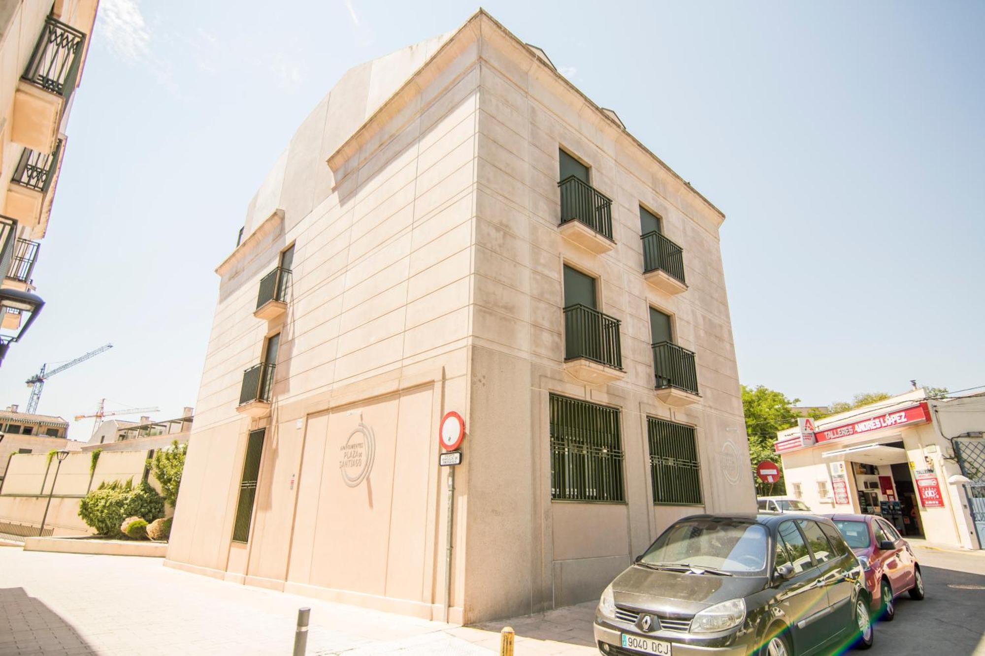 Apartamentos Plaza De Santiago - Estudios Turisticos - 1 Llave Pinto Ngoại thất bức ảnh